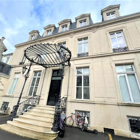 Aux Clefs Des Sacres: Historic Hotel in Reims City Center Exterior photo