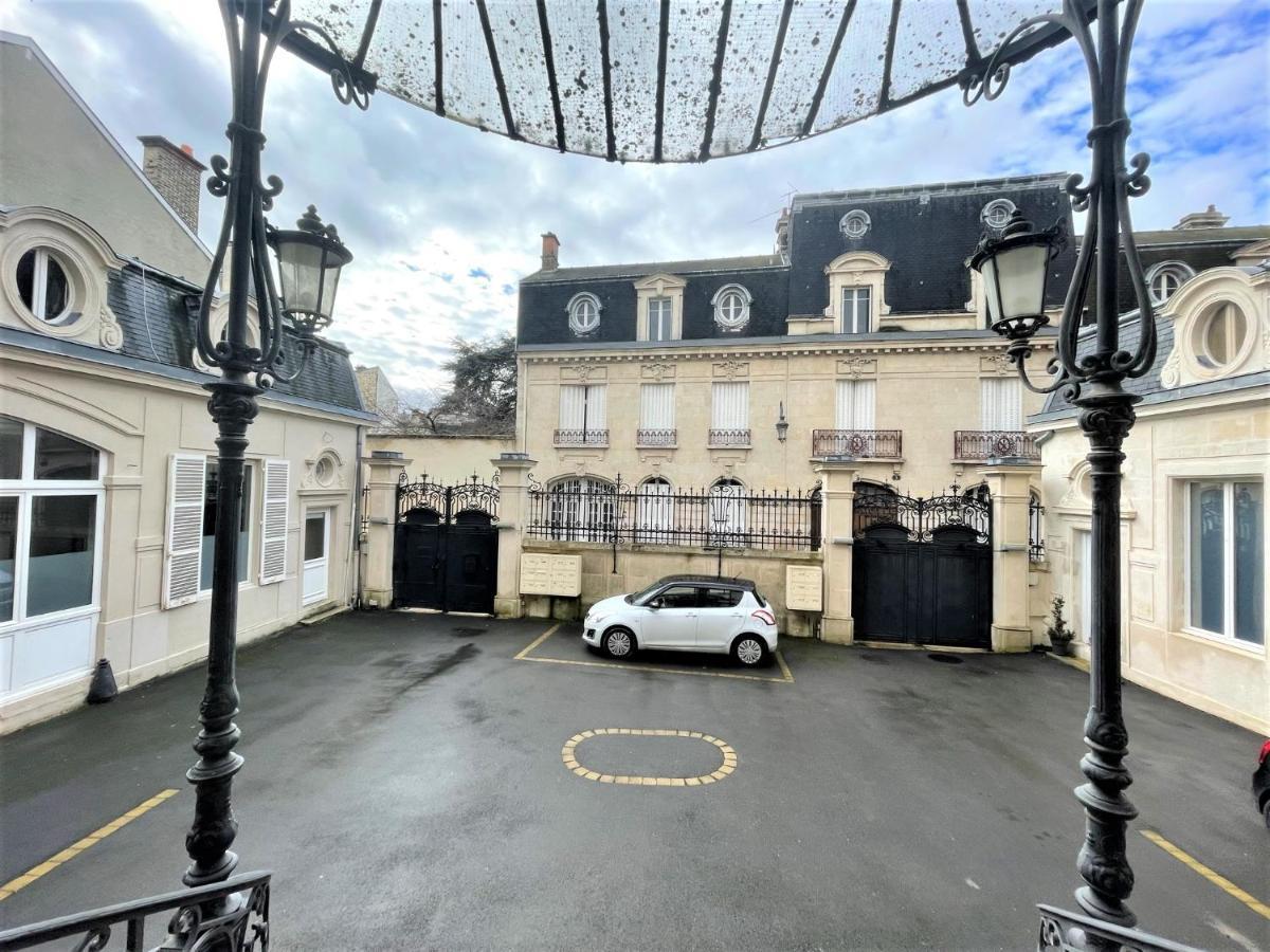 Aux Clefs Des Sacres: Historic Hotel in Reims City Center Exterior photo