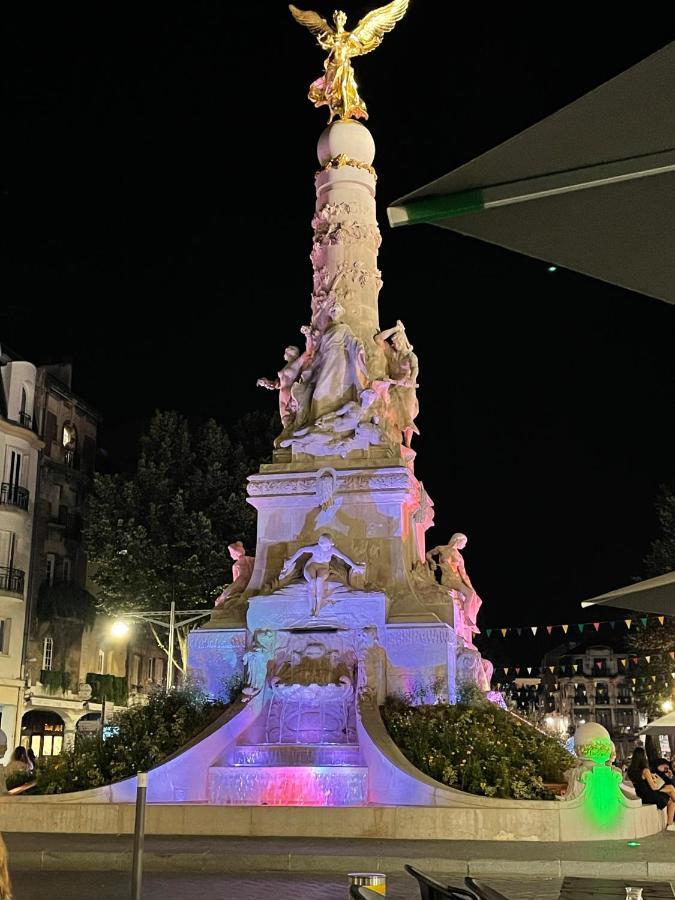 Aux Clefs Des Sacres: Historic Hotel in Reims City Center Exterior photo