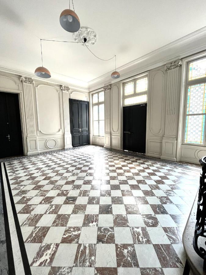 Aux Clefs Des Sacres: Historic Hotel in Reims City Center Exterior photo